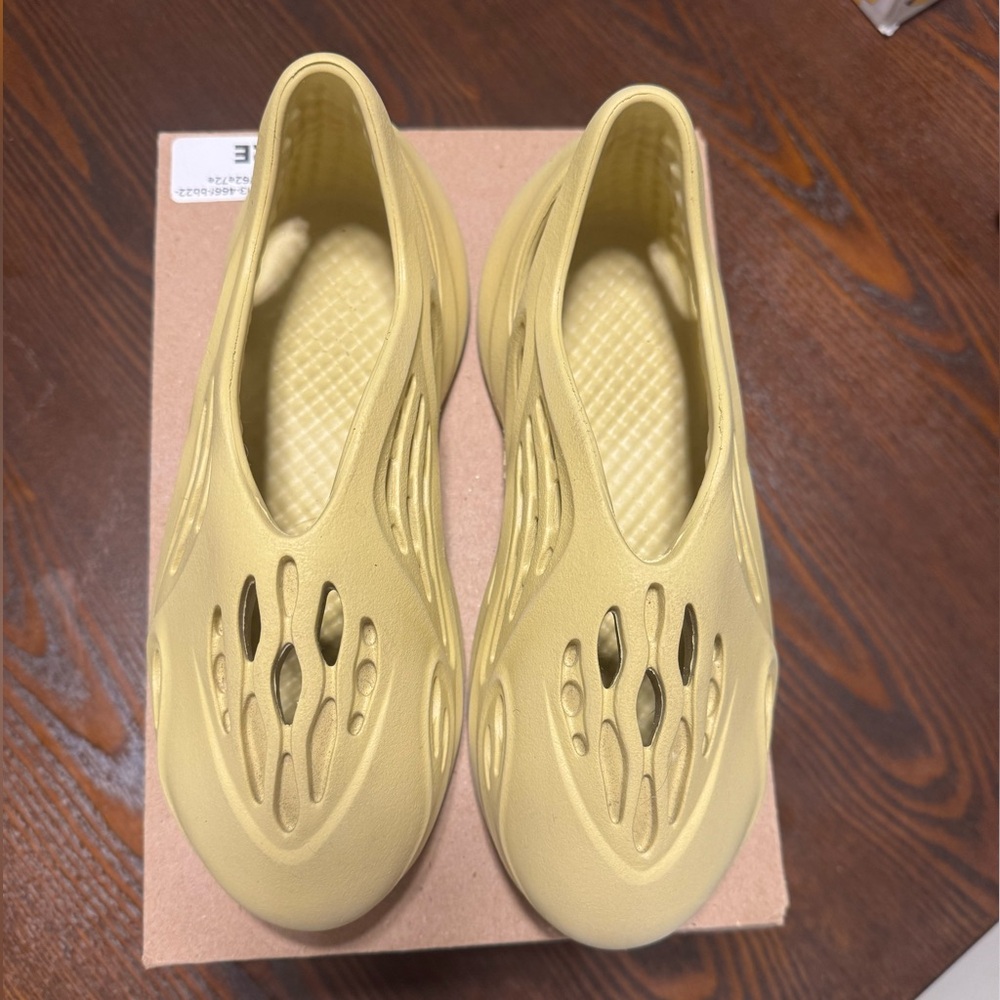 Asidas Yeezy foam runners "Size 1 kids"